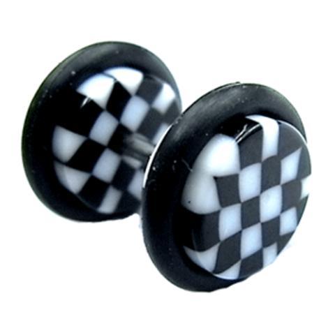 The Fake Piercing Plug Tunnel Ohrstecker Unisex features a 10 mm black and white checkerboard acrylic disc with a rubber ring, offering the look of a stretched ear without piercing. Also called Schachbrett Ohrstecker.