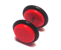 Load image into Gallery viewer, Fake Piercing Plug Tunnel Ohrstecker Unisex Kunststoff rot Scheibe Schmuck Gummiring

