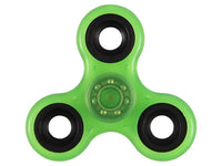 Cargar imagen en el visor de la galería, A Turbo Fidget Spinner Tri (dreifach) leuchtend Glow in the dark Spielzeug Kreisel with three prongs and black circular bearings, shown on a white background.
