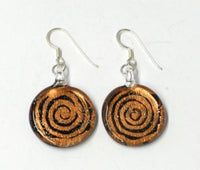 Load image into Gallery viewer, A pair of Spirale Glitzer orange Glasohrringe, black and handbemalt with spiral designs, feature 925er Sterling Silber hooks for pierced ears and are shown on a white background.
