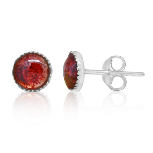 A pair of Ohrstecker Glitzer rot Resin 925er Sterling Silber Ohrringe für Damen, featuring deep red resin stones, displayed from front and side angles on a white background.