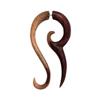Load image into Gallery viewer, These hand-carved Sonoholz earrings feature a light and dark brown hook design that fits together symmetrically, with a small stainless steel bar on top for a chic fake piercing look. Product: Fake Piercing Sonoholz Edelstahl handgeschnitzt groß hell dunkelbraun Dehner.
