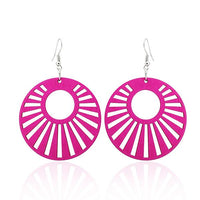 Load image into Gallery viewer, A pair of 5 cm round, colorful Holzohrringe "Strahlen", with sunburst cutout design on organic wood, each nickelfrei attached to a simple silver hook. Model: Holzohrringe bunt Kreis Strahlen Ohrringe Ohrhänger Damen.
