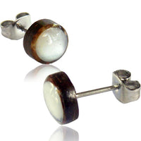 Load image into Gallery viewer, Ohrstecker Unisex 8 mm with round white shell stone inlay, set in dark brown Kokosnuss Holz and stainless steel, feature a star design—perfect organic ear jewelry for lobe piercings.
