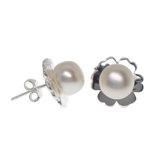 Ohrring in Blumenform mit Zuchtperle in der Mitte, Bügel aus Sterlingsilber