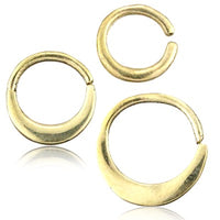 Cargar imagen en el visor de la galería, Septum Piercing Messing 1.2mm Sichel Ohrringe
