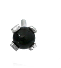 Cargar imagen en el visor de la galería, A small stud earring for nostril piercings, the Nostril Piercing Silber Nasenstecker Stein 0.8mm features a round black stone in four silver prongs, set on a plain white background. Perfekt als eleganter Nasenstecker Silber.
