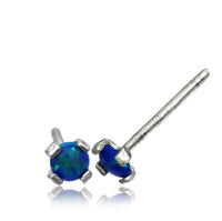 Cargar imagen en el visor de la galería, A pair of small stud earrings with round, deep blue stones set in silver prongs—perfectly matching the Nostril Piercing Silber Nasenstecker Stein 0.8mm—displayed on a white background.
