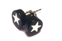Load image into Gallery viewer, Ohrstecker Stern weiß schwarz Edelstahl Unisex Schmuck Ohrringe
