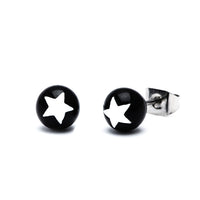 Load image into Gallery viewer, Ein Paar zweifarbige 6 mm Acryl Ohrstecker mit Stern-Kugel-Design, unisex und nickelfrei aus Edelstahl, mit silbernen Butterfly-Verschlüssen auf weißem Hintergrund.
