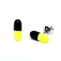Load image into Gallery viewer, Ohrstecker Pille Tablette schmal 9 mm zweifarbig Edelstahl Unisex Schmuck Ohrringe
