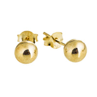 Load image into Gallery viewer, A pair of vergoldete Ohrstecker rund mit Perle aus 925er Sterling Silber, Silberohrstecker gold Ohrringe, mit Butterfly-Verschluss auf weißem Hintergrund.
