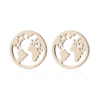 Load image into Gallery viewer, Edelstahl Ohrstecker Welt Kugel Globus Erde 12mm: Runde Ohrringe mit filigranem Weltkarten-Design – der ideale Schmuck für Weltenbummler und Reise-Fans.
