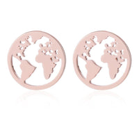 Load image into Gallery viewer, A pair of 12mm Edelstahl Ohrstecker in rose-gold with a round cutout world map design—stylish Welt Kugel Globus Erde jewelry perfect for travel lovers.
