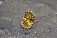 Load image into Gallery viewer, Messing Stein Kristall Ohrstecker gold Kugelblume 10mm

