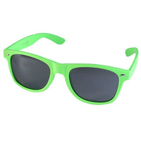 Load image into Gallery viewer, The Unisex Sonnenbrille Nerdbrille Retro features bright green frames, wide temples, and dark lenses with UV Schutz 400, shown against a white background.
