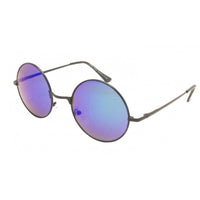 Load image into Gallery viewer, Sonnenbrille Unisex Rund Hippie Brille John Lennon 400UV mit dünnem schwarzen Metallrahmen und verspiegelten blau-lila Gläsern, schräg auf weißem Hintergrund platziert.
