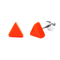 Load image into Gallery viewer, A pair of unisex stud earrings (Ohrstecker Dreieck dick bunt 6 mm) with small, bright orange acrylic triangles and nickel-free stainless steel (Edelstahl) posts and butterfly backs, shown on a white background.
