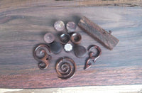 Load image into Gallery viewer, Fake Spirale Lobe Piercing Edelstahl Ohrstecker Dehnschnecke Holz Ohrring Dehner
