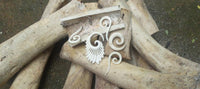 Load image into Gallery viewer, Fake Ohr Piercing Bone Knochen Edelstahl weiß Spiralen Dehner Ohrstecker Ohrring
