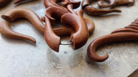 Load image into Gallery viewer, Fake Lobe Piercing Edelstahl Holz Dehnschnecke
