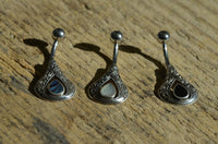 Load image into Gallery viewer, Bauchnabelpiercing aus Edelstahl Silber mit Tropfen Inlay - chic - net.de
