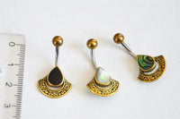 Load image into Gallery viewer, Bauchnabelpiercing Edelstahl Brass Bogen Träne Inlay - chic - net.de
