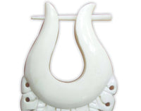 Load image into Gallery viewer, Bone Pin Creolen 63mm weiß Knochen Ohrringe Handarbeit verzierte Träne Schmuck - chic - net.de
