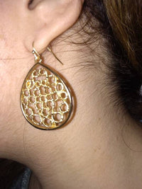 Load image into Gallery viewer, Brass Ohrringe golden antik Oval breit Zopf Kreise geflochten - chic - net.de
