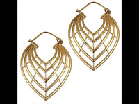Load image into Gallery viewer, Brass Ohrringe Tribal Tropfen fünflagig umgedreht antik golden gewölbt Messing - chic - net.de
