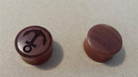 Load image into Gallery viewer, Flesh Plug Sawoholz Anker Seil Ring double flared Lobe Dehner rot braun Gravur - chicnit.com
