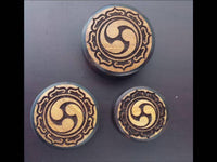Load image into Gallery viewer, Flesh Plug Tomoe Symbol Blütenrand Holz Sonoholz Jackfrucht Inlay double flared - chicnit.com
