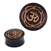 Load image into Gallery viewer, Holz Plug Om Blume gold bemalt Lasergravur Kokosholz Inlay Tunnel Tribal Expander.
