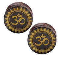 Cargar imagen en el visor de la galería, Holz Plug Tamarind Wood Blume Om gold bemalt Lasergravur handgeschnitzt Tribal Tunnel Organic - chicnit.com
