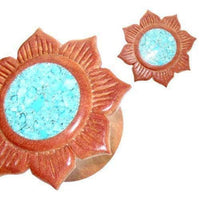 Load image into Gallery viewer, Holzplug Rosenholz rotbraun Sonnenblume Inlay türkis handgeschnitzt Tribal Holz Plug Tunnel - chicnit.com

