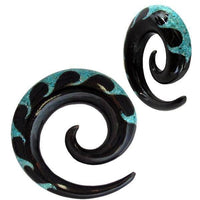 Load image into Gallery viewer, Horn Piercing Expander schwarz Spirale Wave Inlay Türkis - chicnit.com
