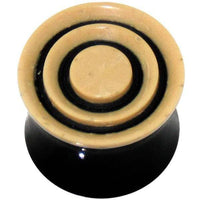 Load image into Gallery viewer, Horn Plug in schwarz beige Kreise Kokosholzinlay handgeschnitzt Tribal Buffalo Tunnel Ohrstecker - chicnit.com

