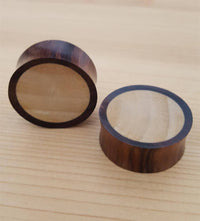 Load image into Gallery viewer, Krokodilholz dreifarbig Holz Plug handgeschnitzt Sonoholz Teakholz Flesh Tunnel - chicnit.com
