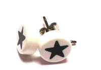 Load image into Gallery viewer, Ohrstecker Stern schwarz weiß Edelstahl Unisex Schmuck Ohrringe - chicnit.com
