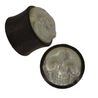Load image into Gallery viewer, Organic Holz Plug braun Perlmutt Skull Riss weiß schillernd schwarz Tribal - chicnit.com
