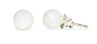 Load image into Gallery viewer, Perlmuttohrstecker Kugel milchig transparent Perlmutt Muschel weiß Ohrstecker 925er Sterling Silber - chicnit.com
