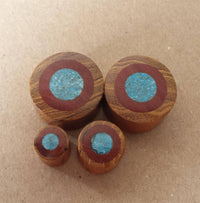 Load image into Gallery viewer, Plug Ringe crushed Türkis Sawoholz Teakholz double flared - chicnit.com
