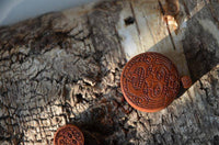 Load image into Gallery viewer, Sawoholz Holz Flesh Plug braun Gravur Gesicht Krieger - chicnit.com
