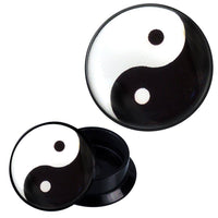 Load image into Gallery viewer, Schraub Plug Acryl schwarz weiß Yin Yang Piercing Ohrschmuck - chicnit.com
