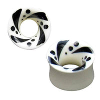 Cargar imagen en el visor de la galería, Tribal Bone Tunnel Punkte Streifen Muster weiß schwarz handgeschnitzt Organic Expander Plug - chicnit.com
