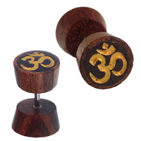 Load image into Gallery viewer, Fake Holz Plug Tamarinde dunkelbraun schwarz Maserungen OM - Zeichen golden Piercing - chic - net.de
