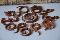 Cargar imagen en el visor de la galería, Fake Piercing Edelstahl Holz Seil Dehnschnecke - chic - net.de
