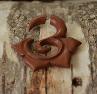 Load image into Gallery viewer, Fake Piercing Edelstahl Rosenholz Blume Spirale - chic - net.de
