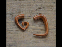 Load image into Gallery viewer, Fake Piercing Edelstahl Teak Holz Triangel Spirale - chic - net.de
