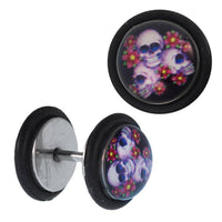 Load image into Gallery viewer, Fake Piercing Plug Edelstahl drei Totenköpfe Blumen rot schwarz Gummiring 7 mm - chic - net.de
